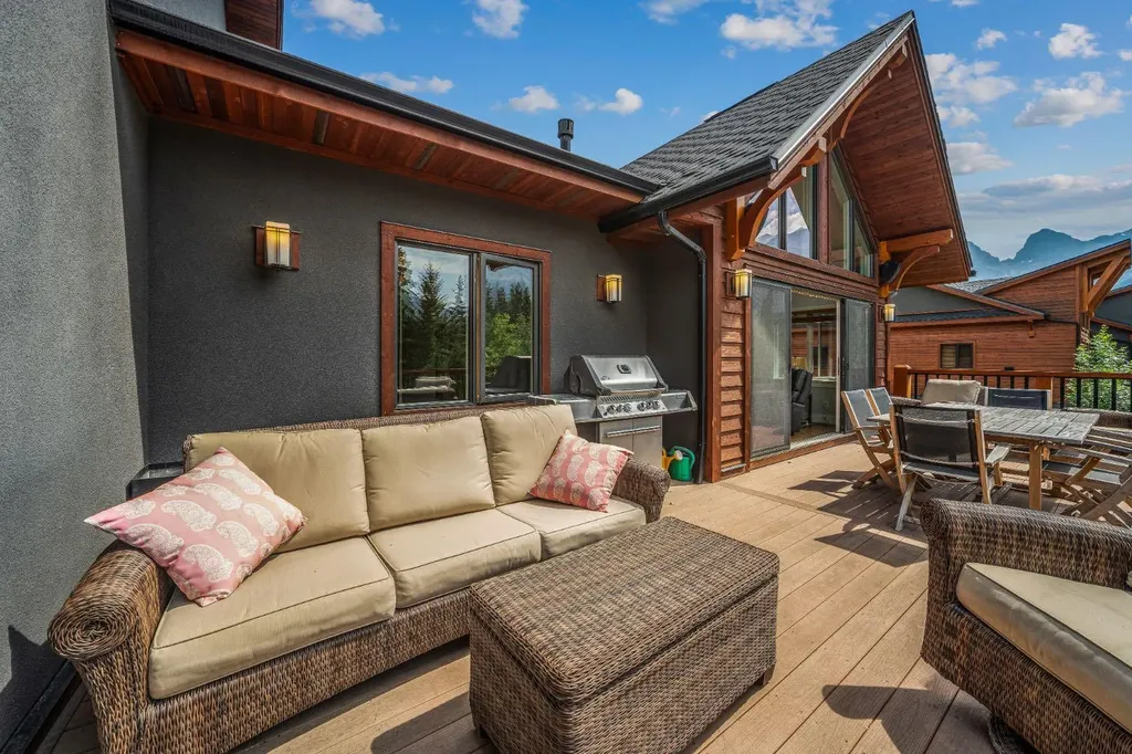 19 Creekside Mews Canmore AB T1W 0J4