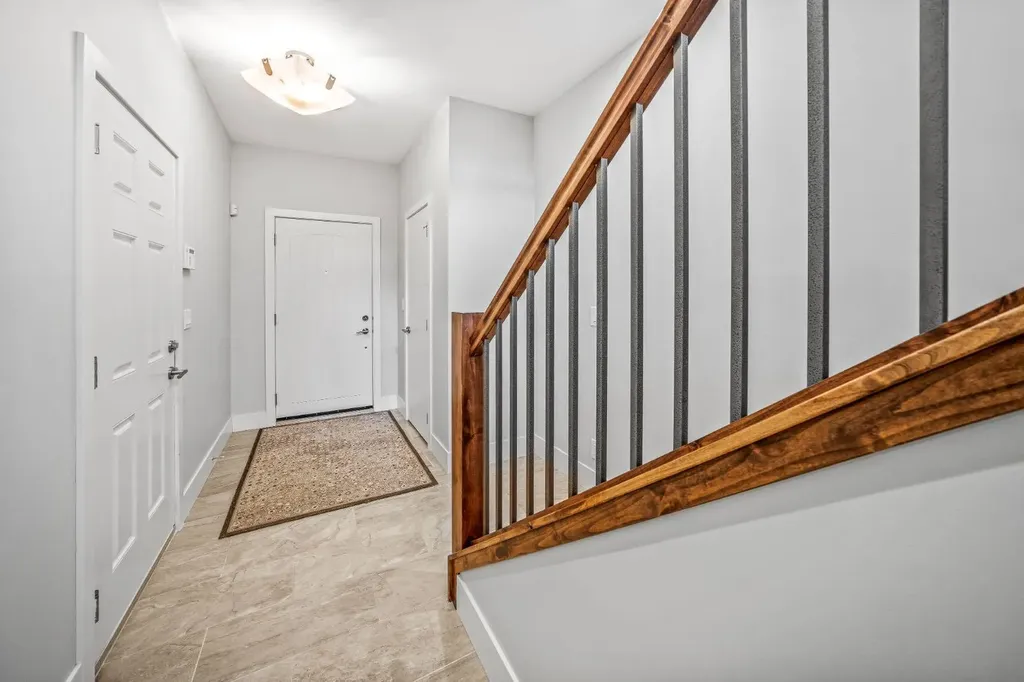 19 Creekside Mews Canmore AB T1W 0J4