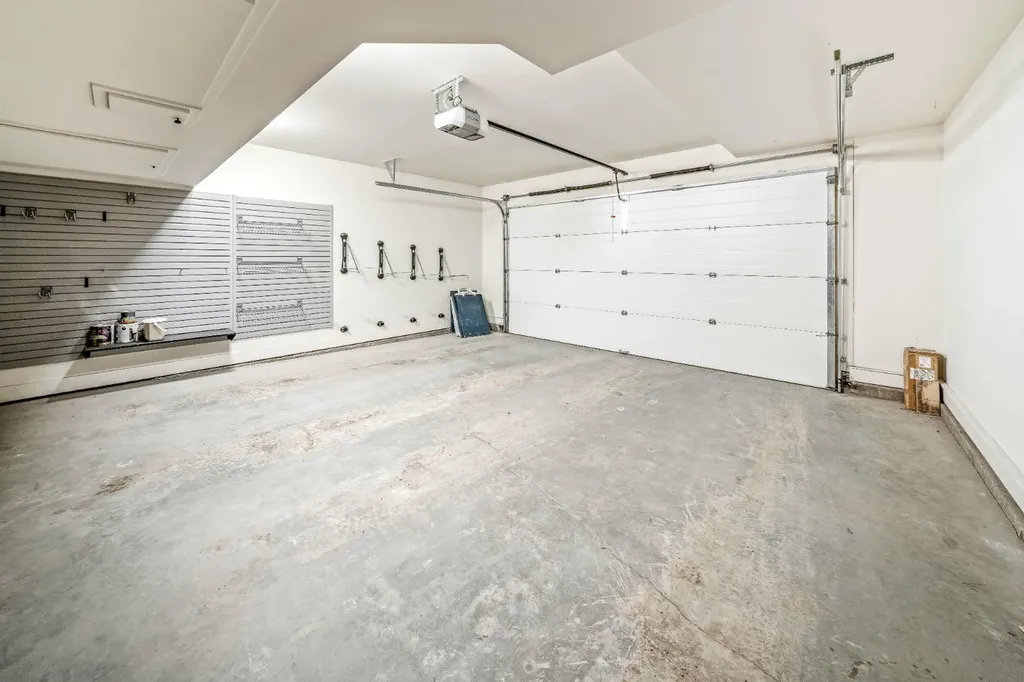 19 Creekside Mews Canmore AB T1W 0J4