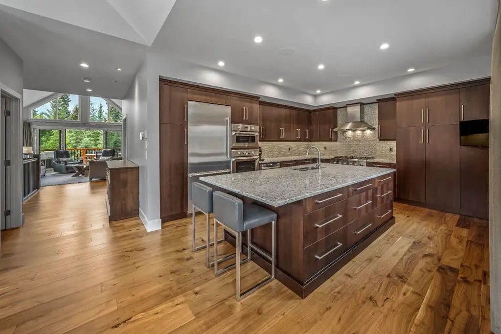 19 Creekside Mews Canmore AB T1W 0J4