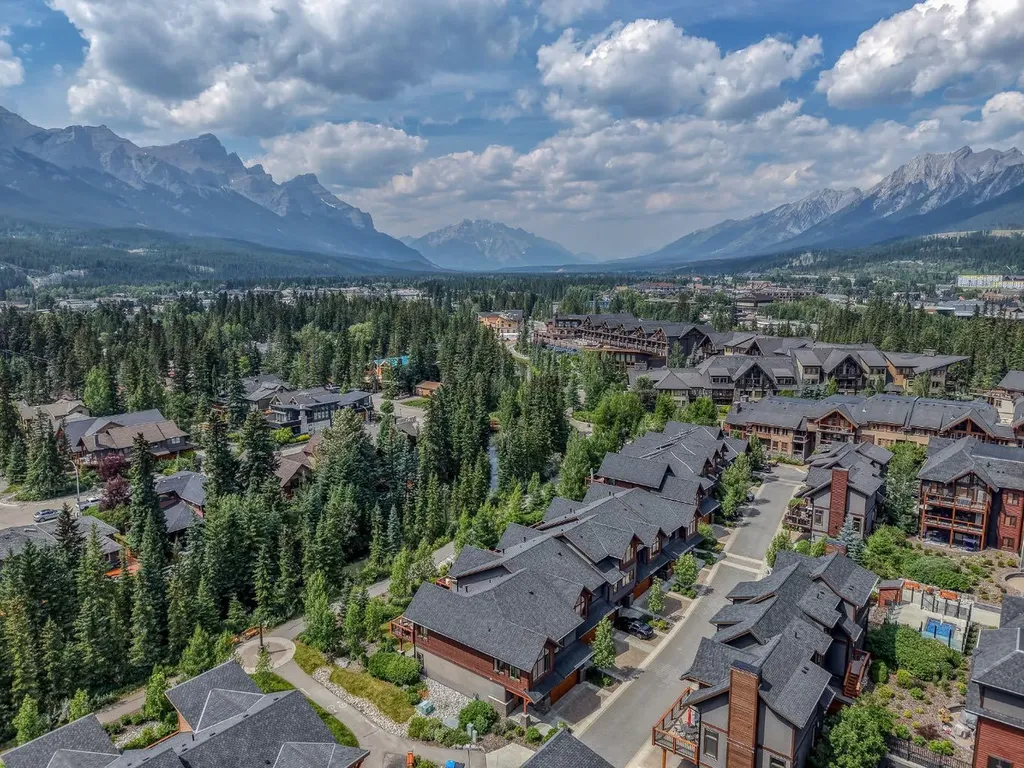 19 Creekside Mews Canmore AB T1W 0J4