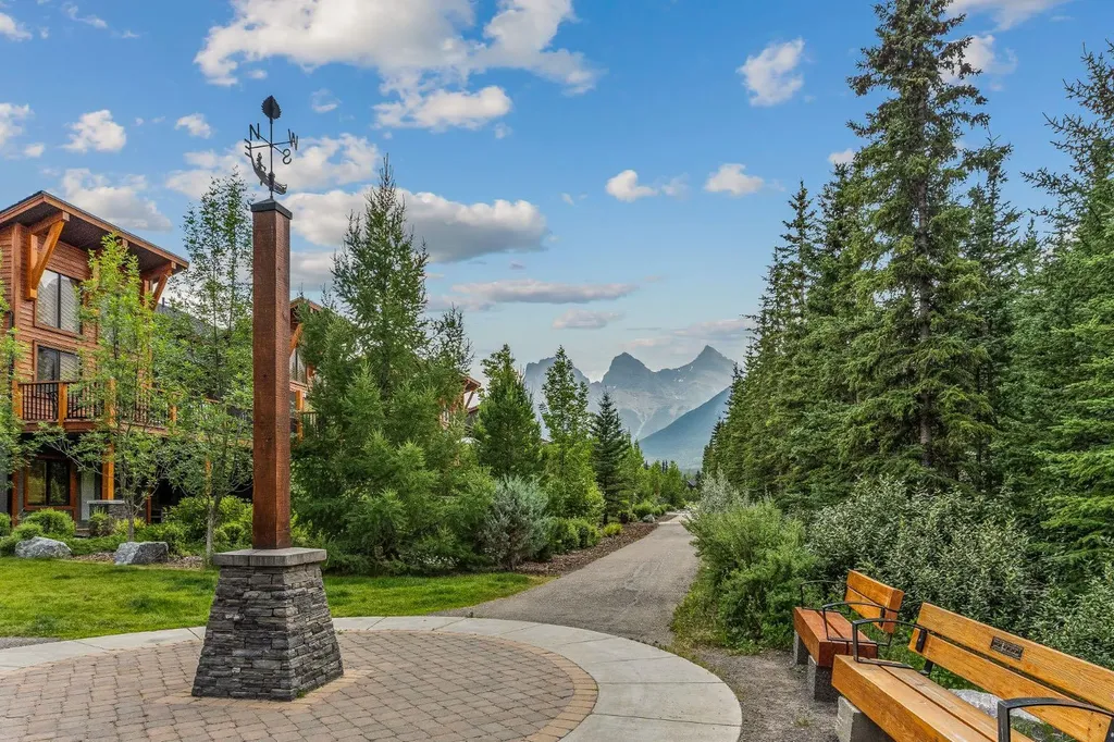 19 Creekside Mews Canmore AB T1W 0J4