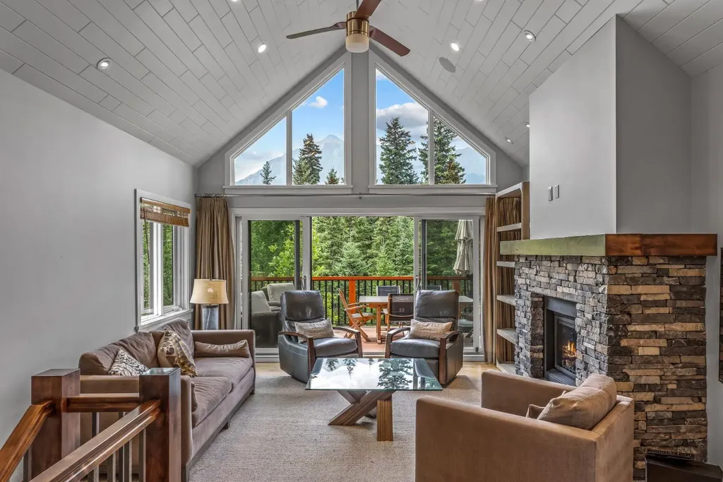 19 Creekside Mews Canmore AB T1W 0J4