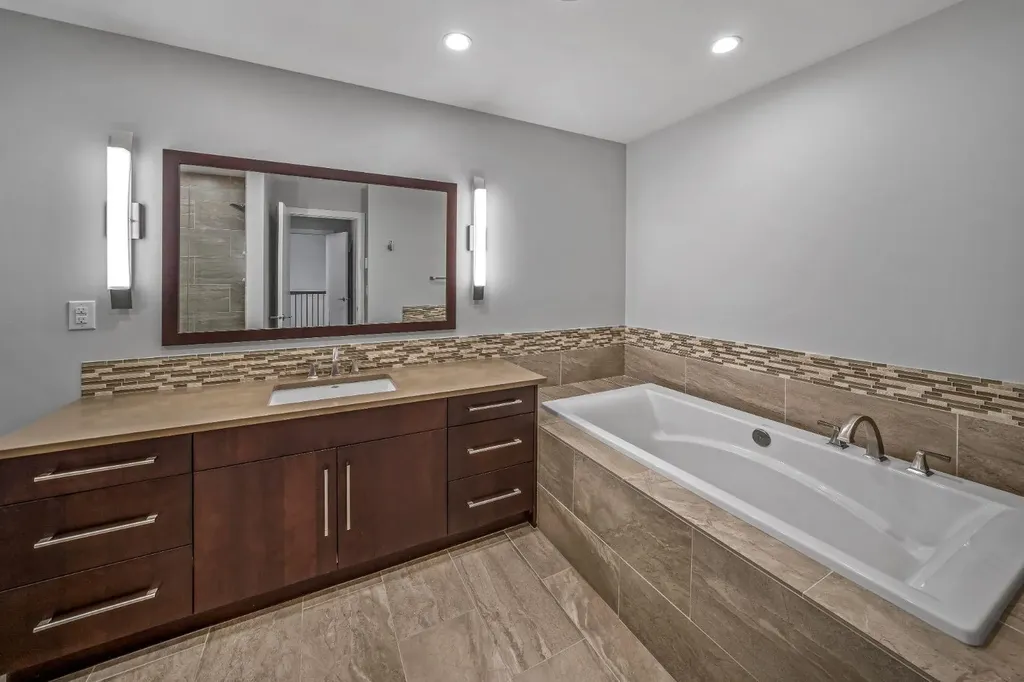 19 Creekside Mews Canmore AB T1W 0J4