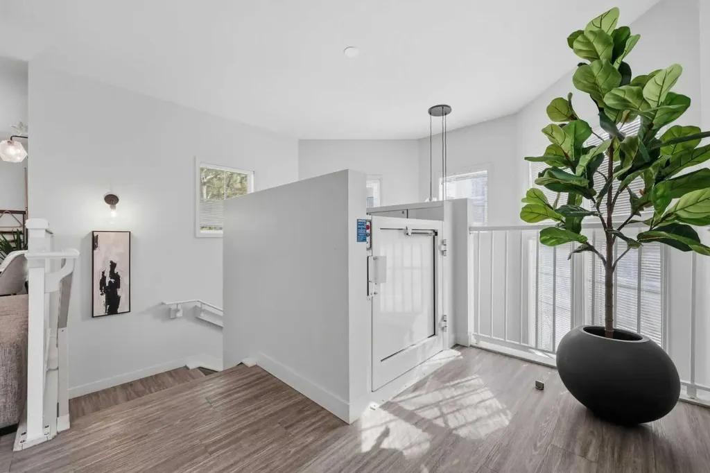 60 Royal Oak Plaza NW Calgary AB T3G 0A7