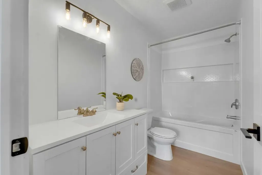 29 Douglas Glen Crescent SE Calgary AB T2Z 3M6