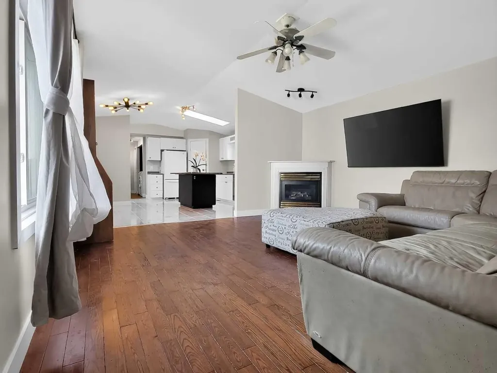 10826 98 Street Clairmont AB T8X 5E2