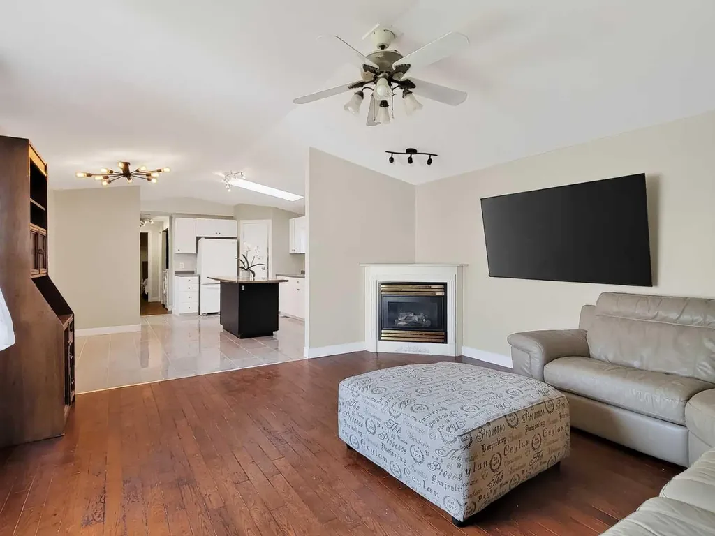 10826 98 Street Clairmont AB T8X 5E2