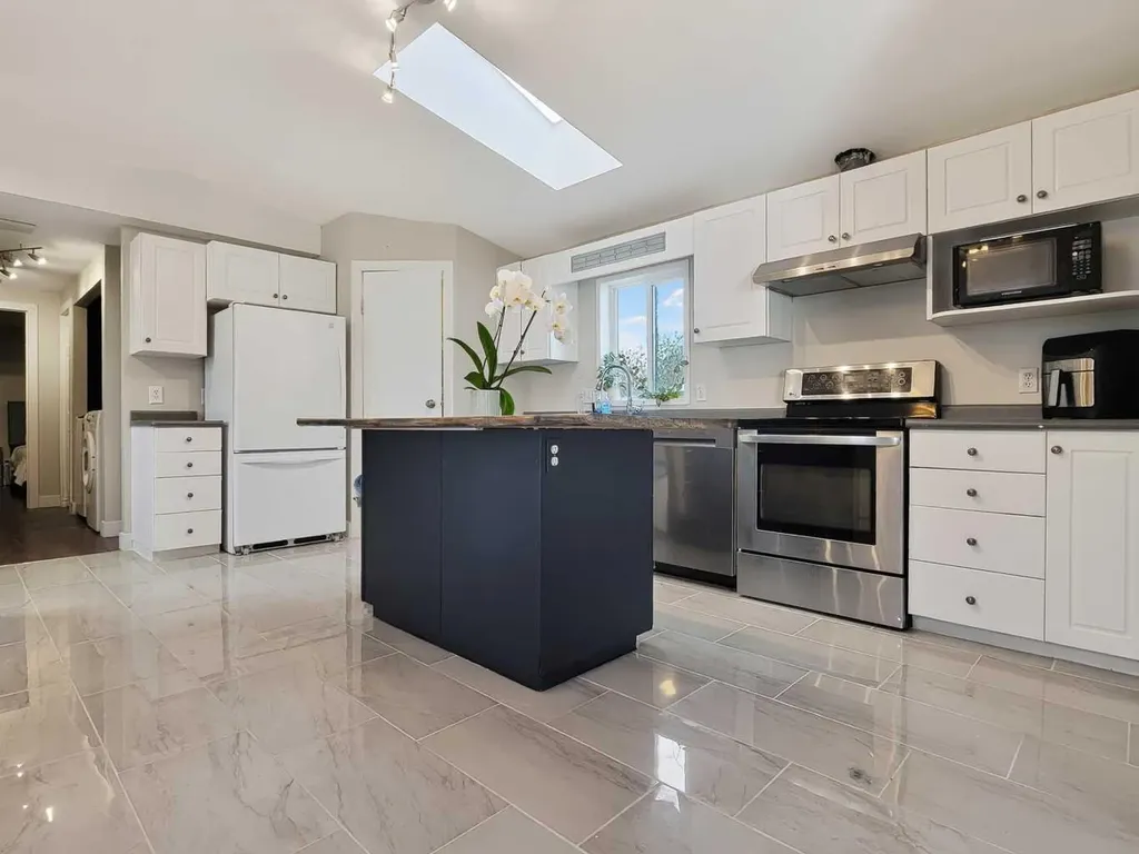 10826 98 Street Clairmont AB T8X 5E2