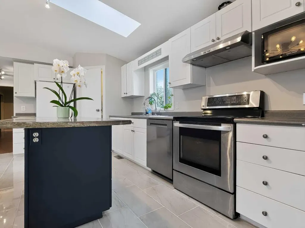 10826 98 Street Clairmont AB T8X 5E2