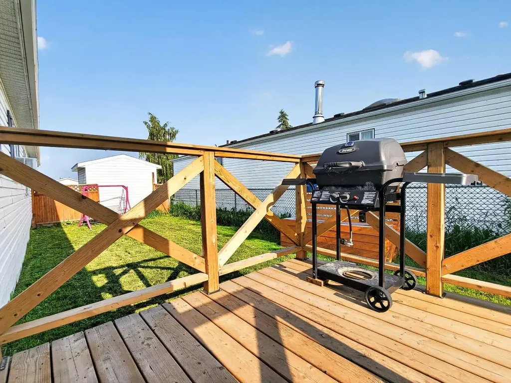 10826 98 Street Clairmont AB T8X 5E2