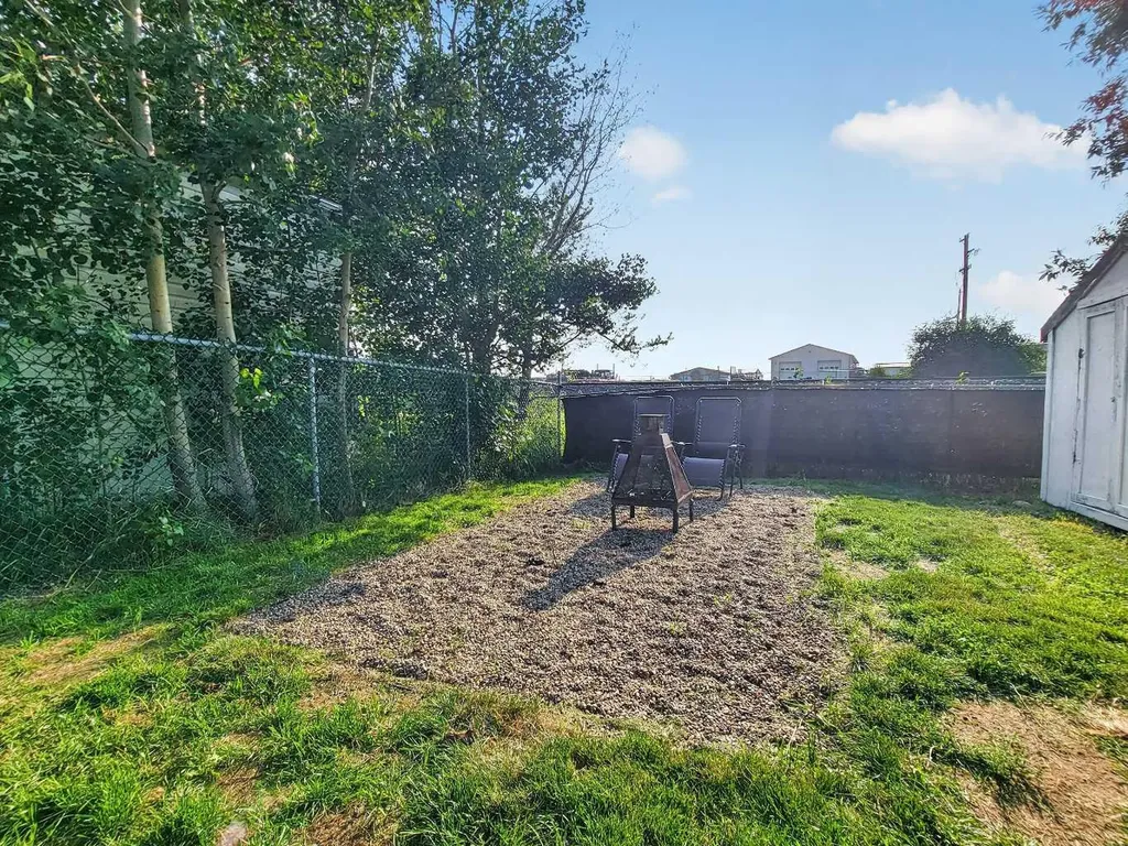 10826 98 Street Clairmont AB T8X 5E2