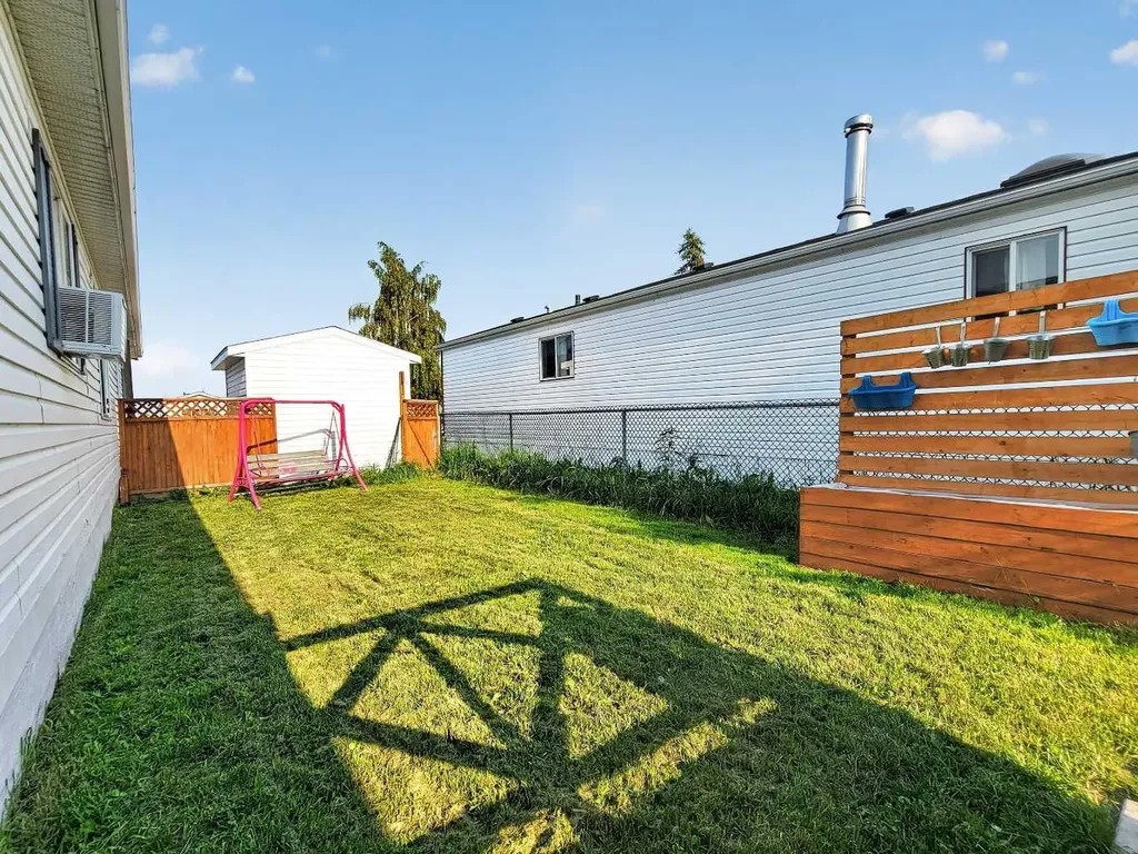 10826 98 Street Clairmont AB T8X 5E2