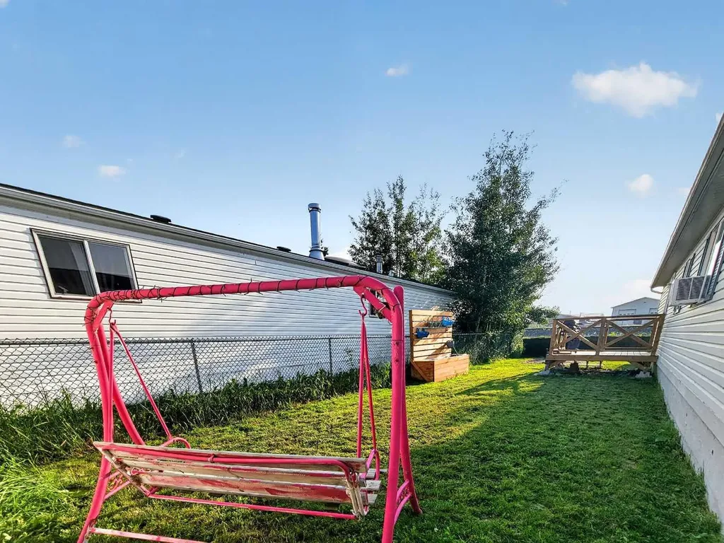10826 98 Street Clairmont AB T8X 5E2