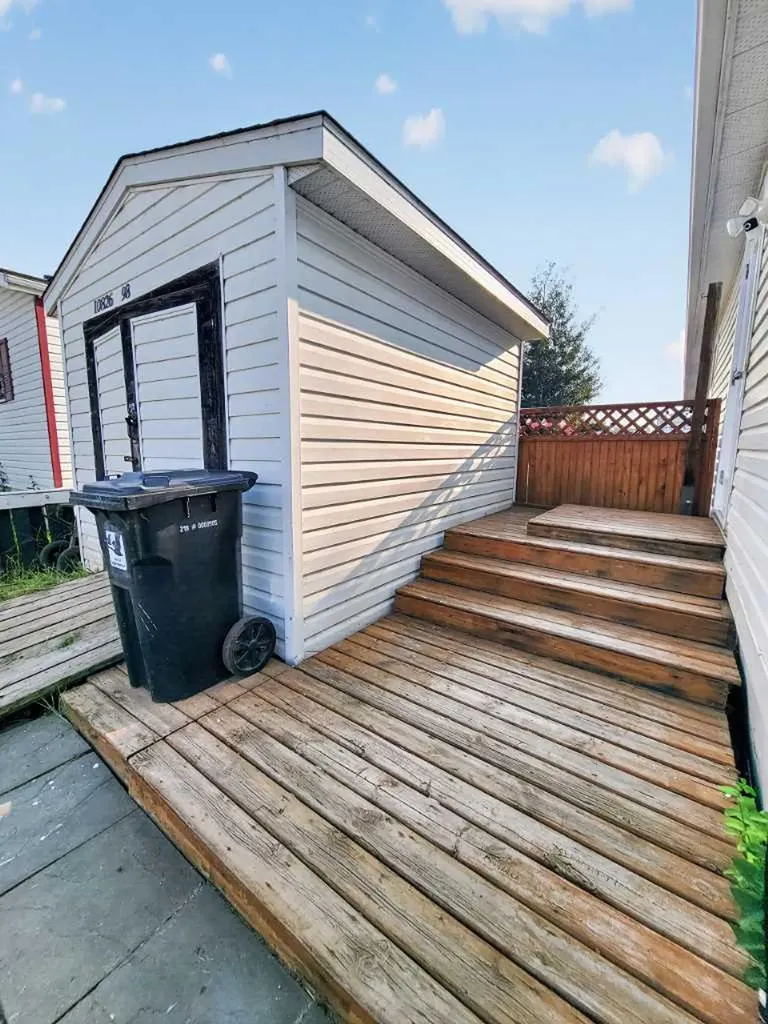 10826 98 Street Clairmont AB T8X 5E2
