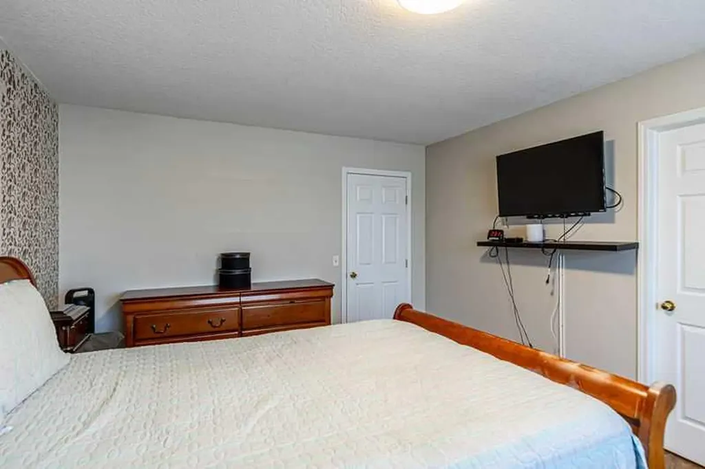 8389 Saddleridge Drive NE Calgary AB T3J4W9