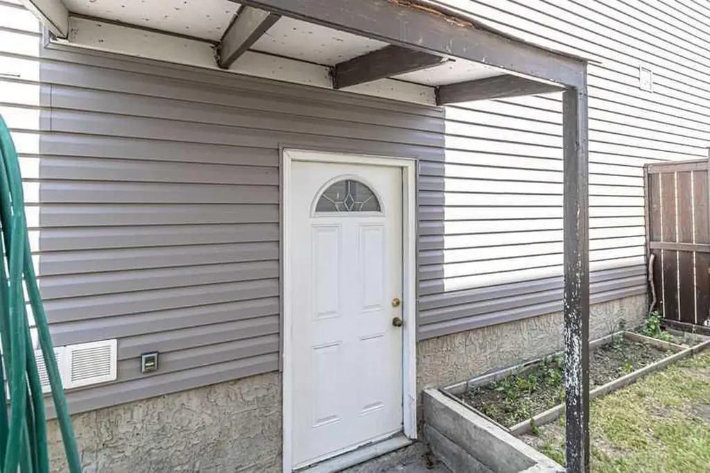 8389 Saddleridge Drive NE Calgary AB T3J4W9