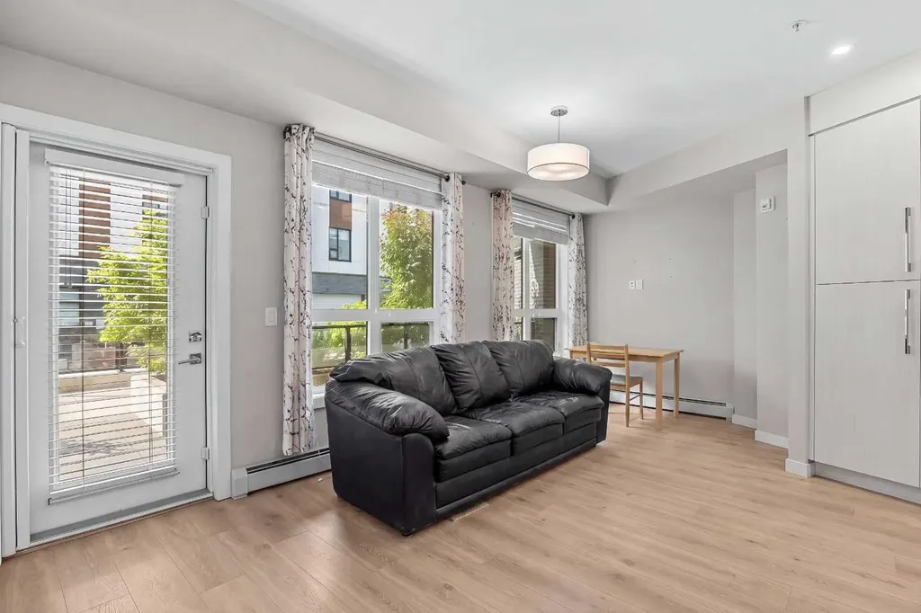 383 Smith Street NW Calgary AB T3B6J9