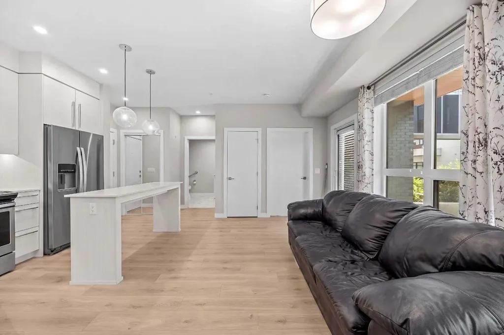 383 Smith Street NW Calgary AB T3B6J9