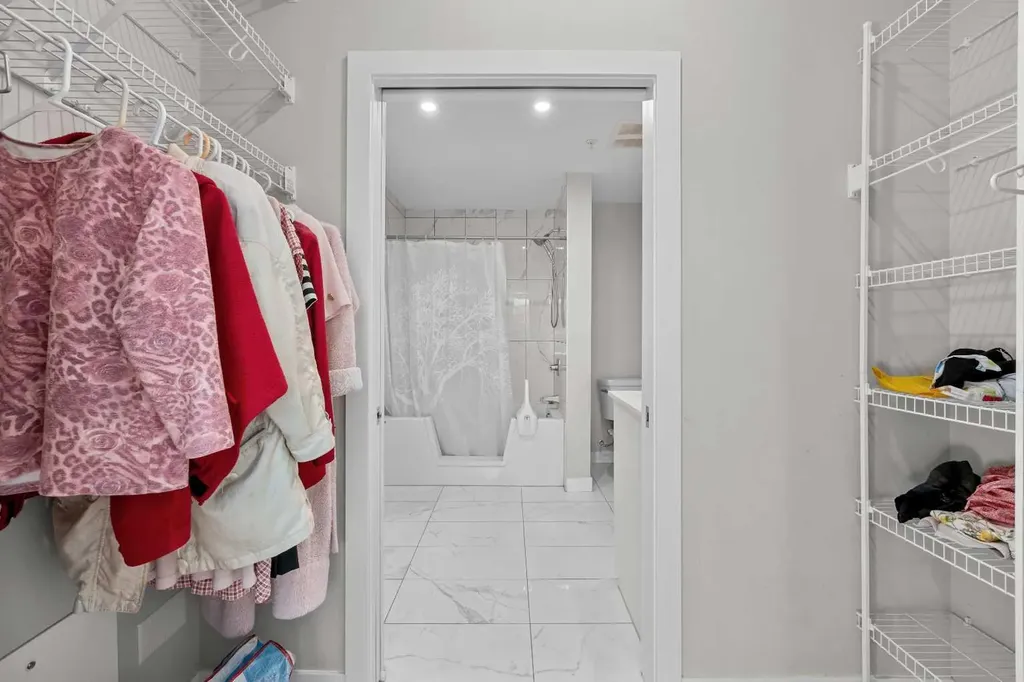 383 Smith Street NW Calgary AB T3B6J9