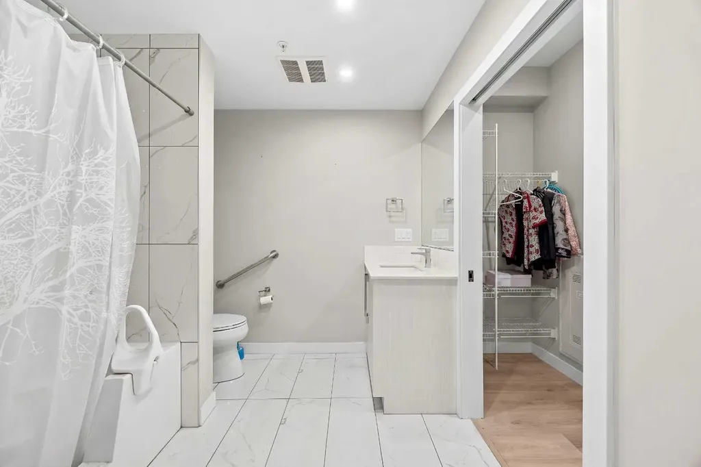 383 Smith Street NW Calgary AB T3B6J9