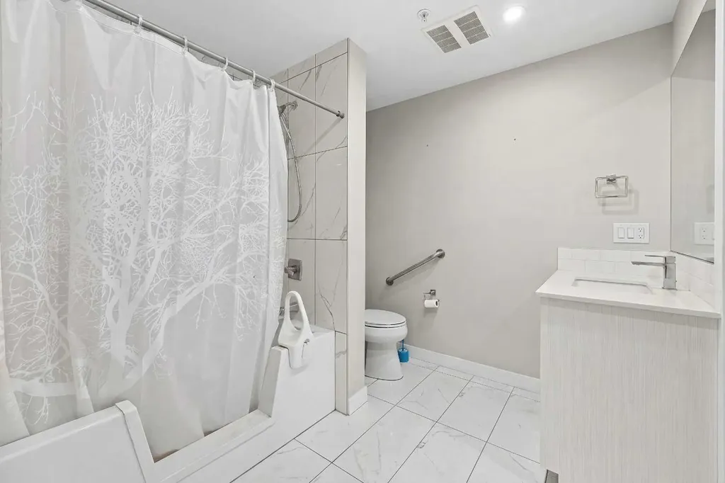383 Smith Street NW Calgary AB T3B6J9