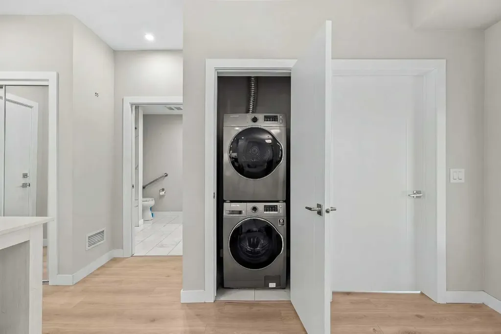 383 Smith Street NW Calgary AB T3B6J9