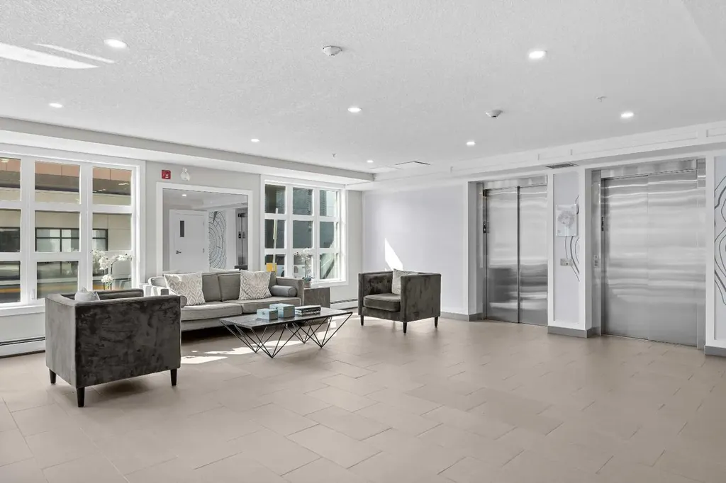 383 Smith Street NW Calgary AB T3B6J9