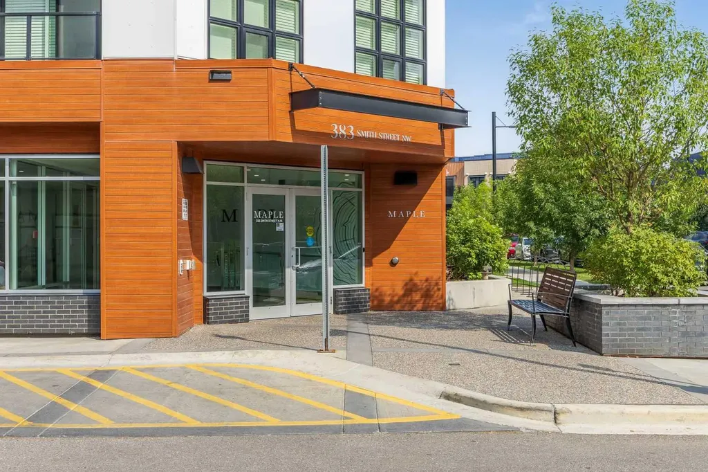383 Smith Street NW Calgary AB T3B6J9