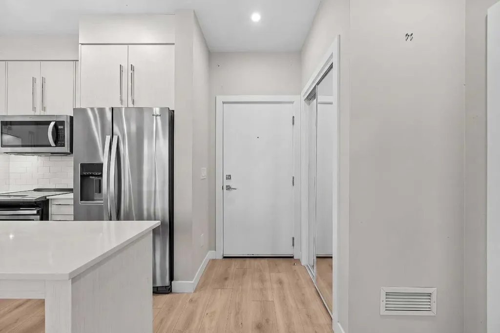 383 Smith Street NW Calgary AB T3B6J9