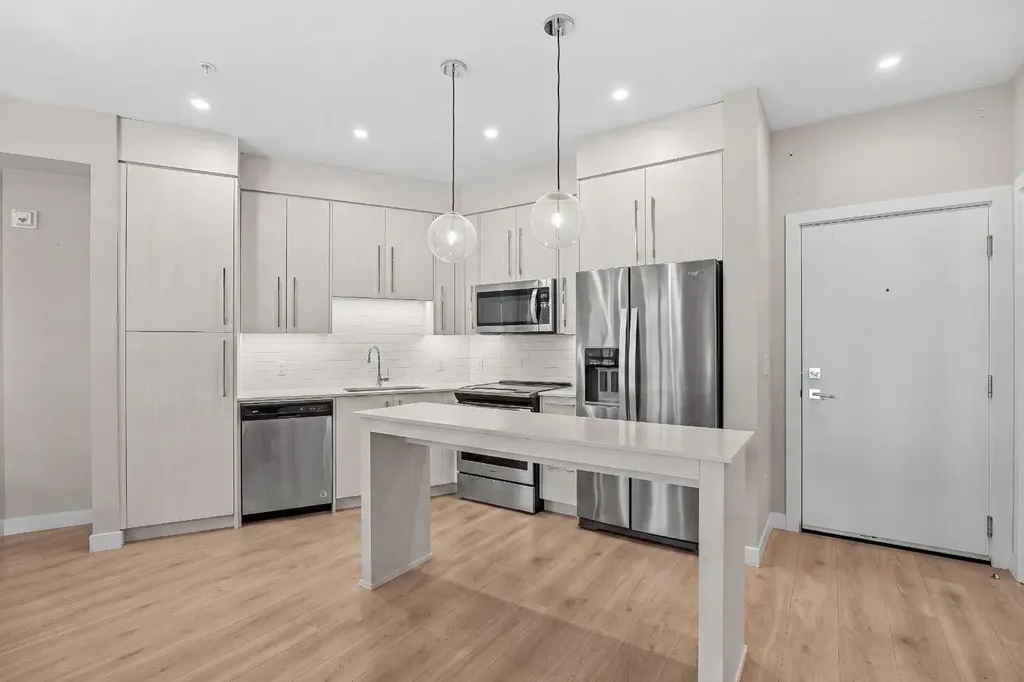 383 Smith Street NW Calgary AB T3B6J9