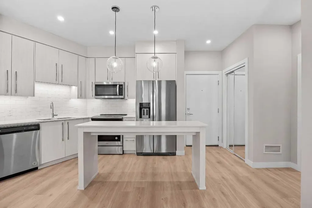 383 Smith Street NW Calgary AB T3B6J9