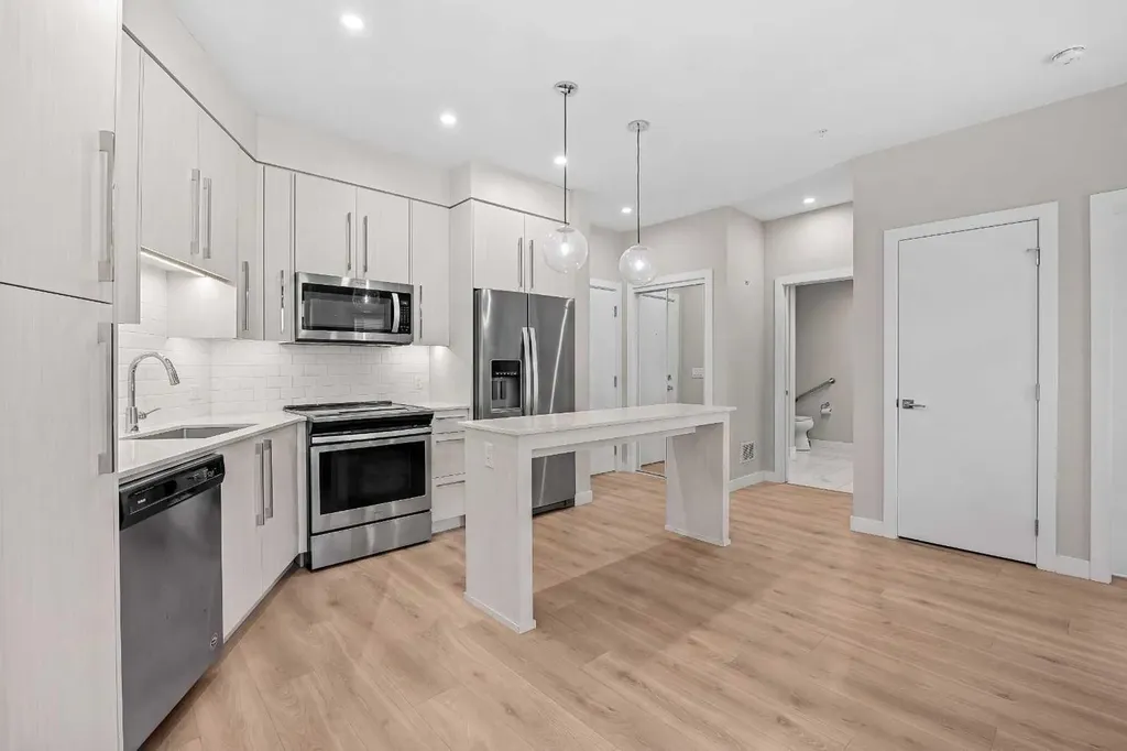 383 Smith Street NW Calgary AB T3B6J9