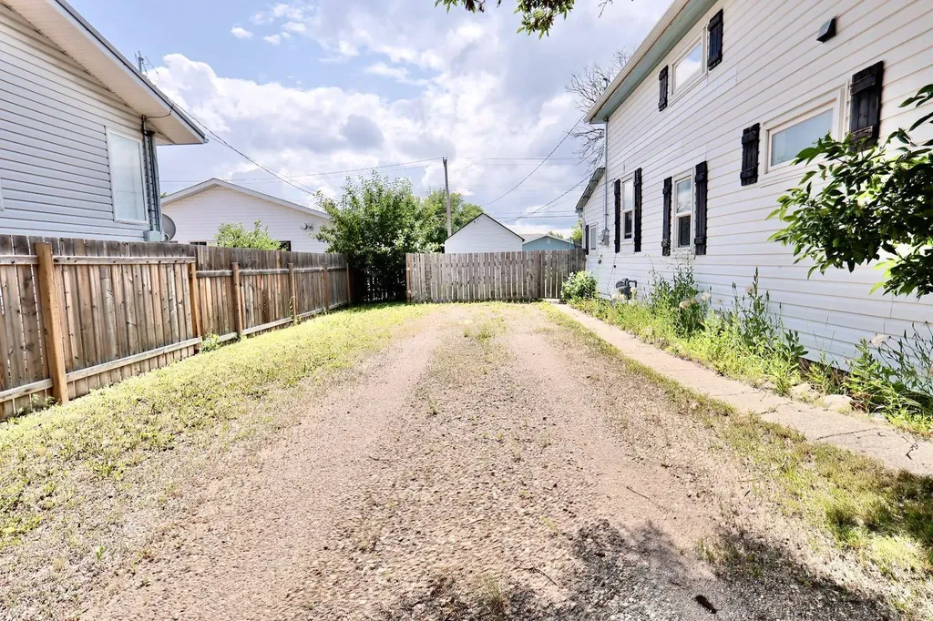 109 3 Avenue E Oyen AB T0J2J0
