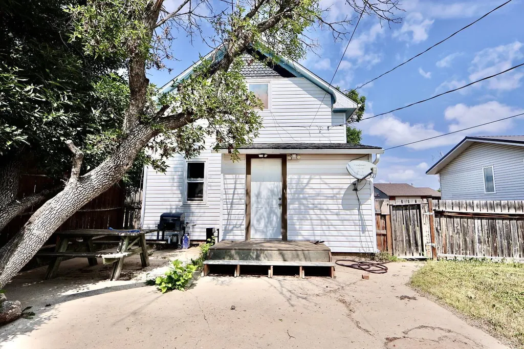 109 3 Avenue E Oyen AB T0J2J0