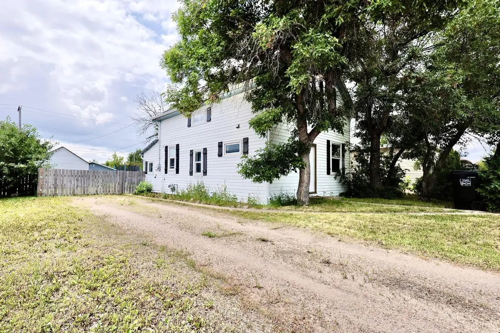 109 3 Avenue E Oyen AB T0J2J0