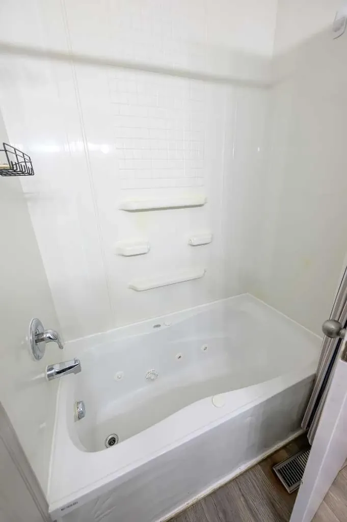 9413 123 Avenue Grande Prairie AB T8V5Y4