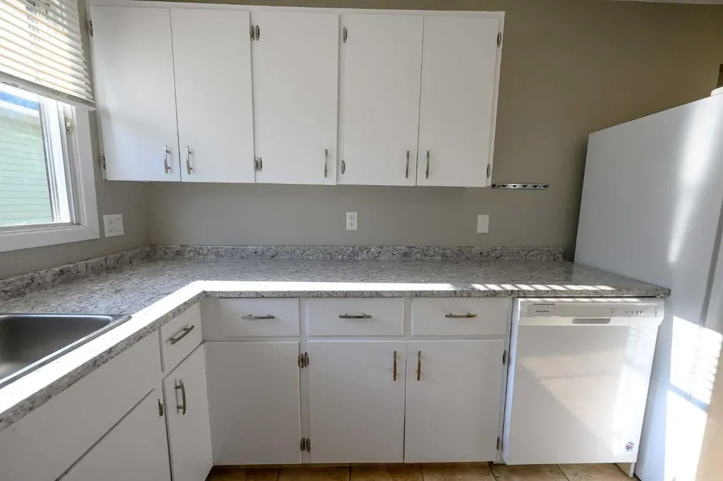 9413 123 Avenue Grande Prairie AB T8V5Y4