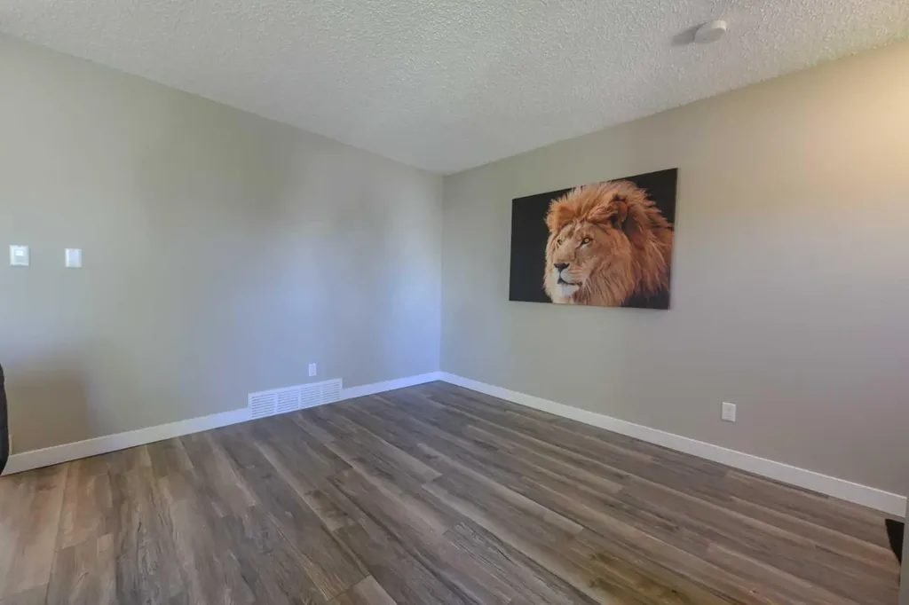 9413 123 Avenue Grande Prairie AB T8V5Y4