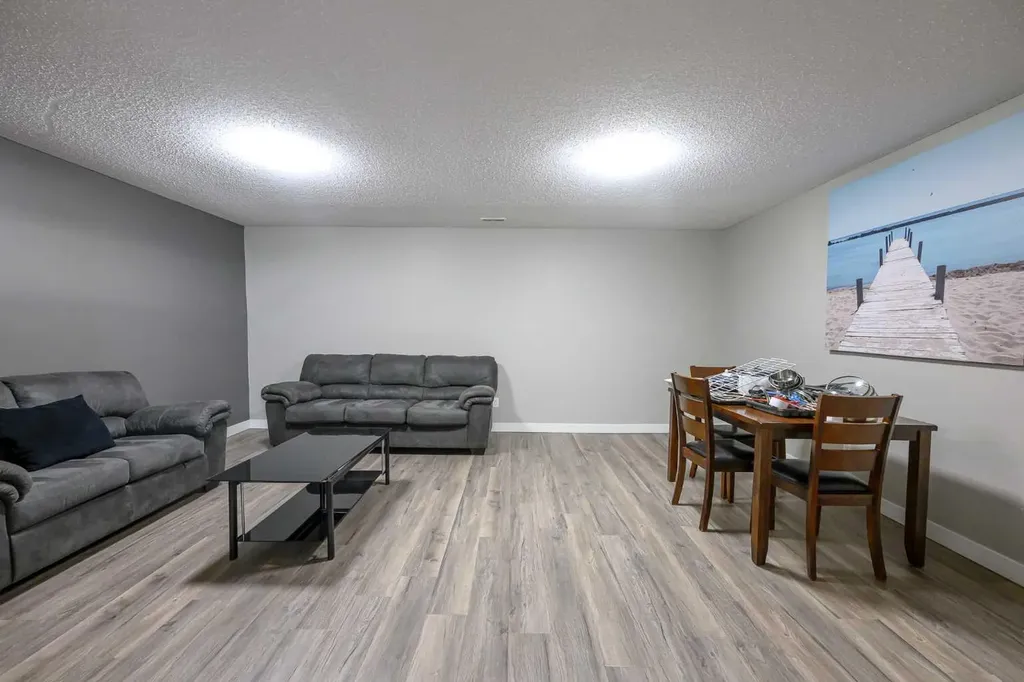 9413 123 Avenue Grande Prairie AB T8V5Y4