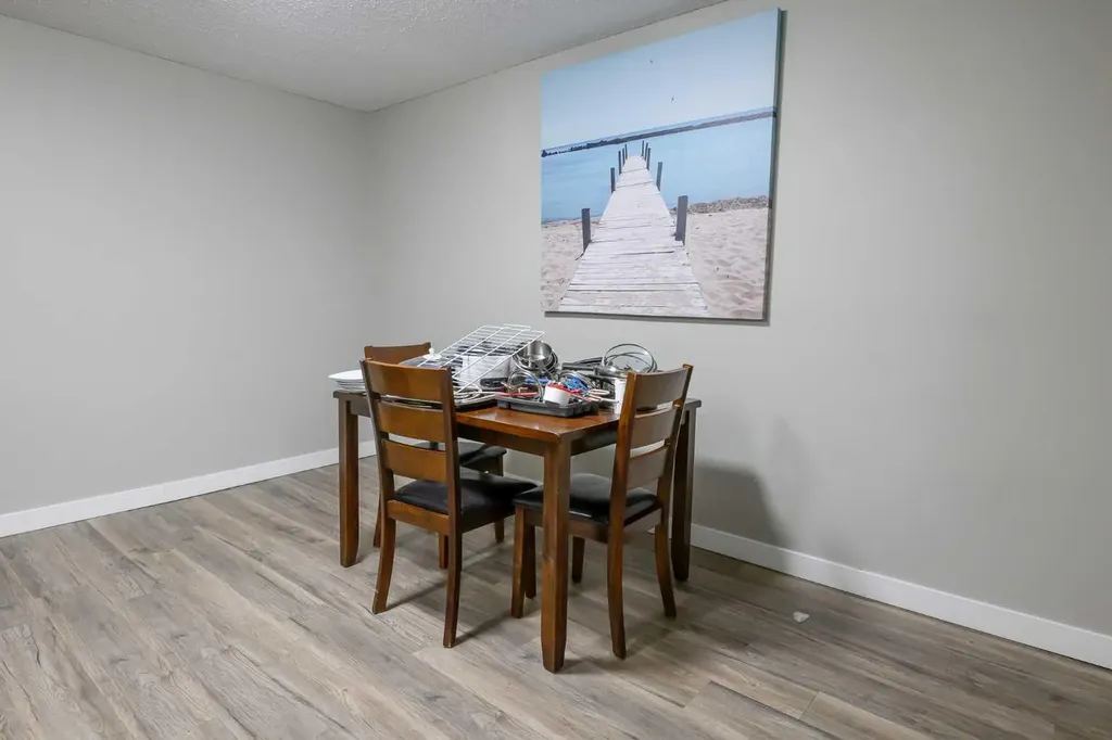 9413 123 Avenue Grande Prairie AB T8V5Y4