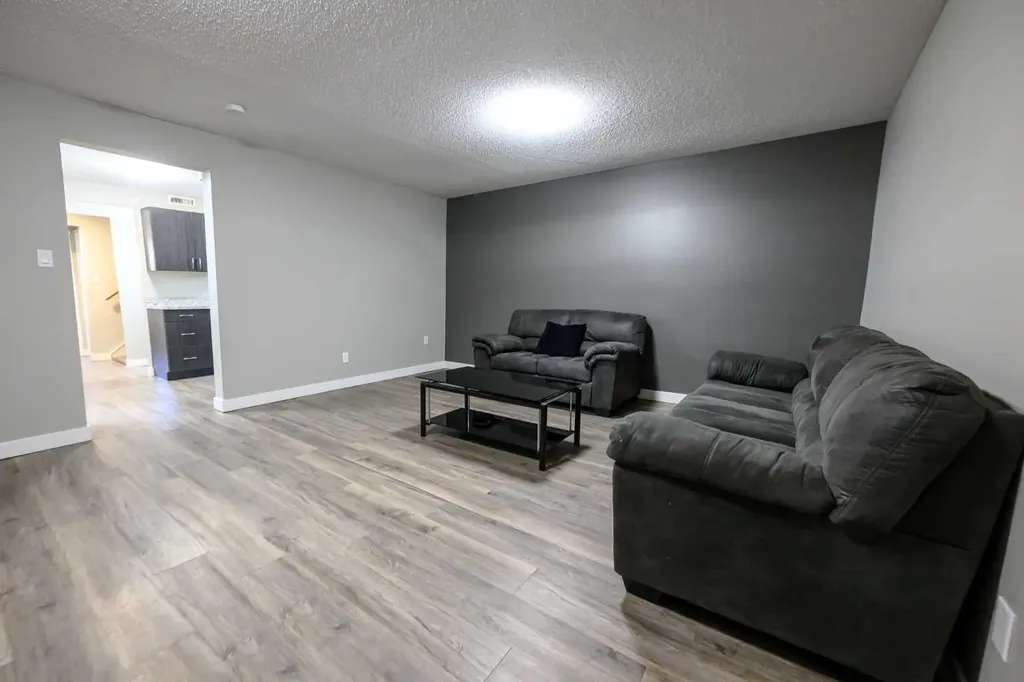 9413 123 Avenue Grande Prairie AB T8V5Y4