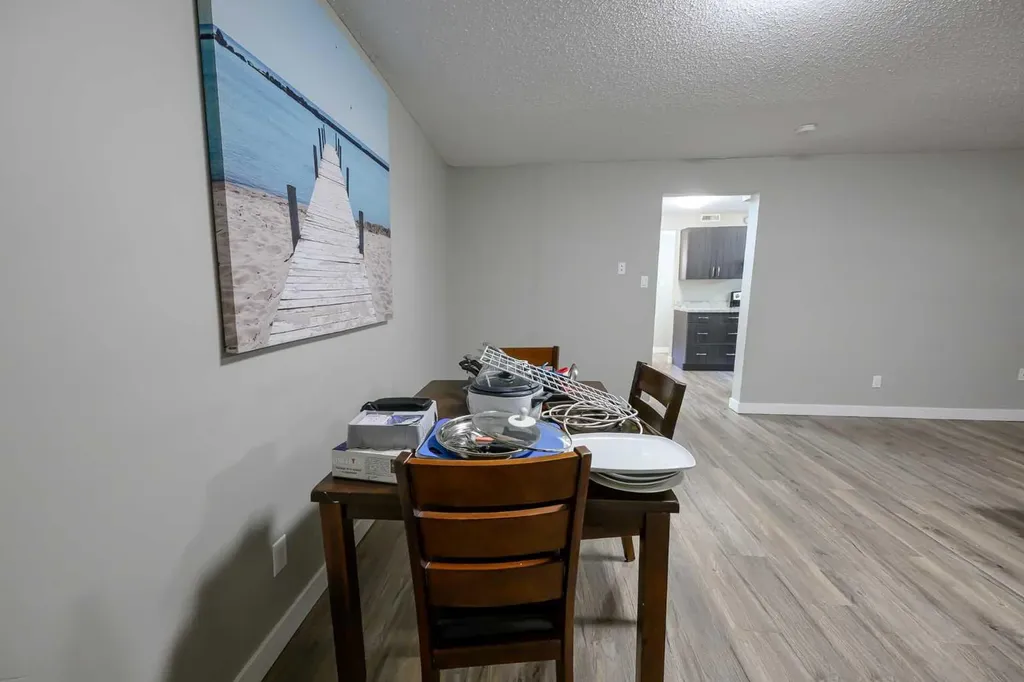 9413 123 Avenue Grande Prairie AB T8V5Y4