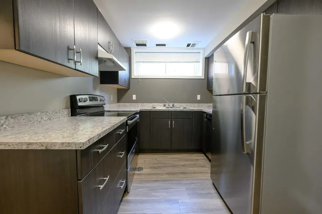 9413 123 Avenue Grande Prairie AB T8V5Y4