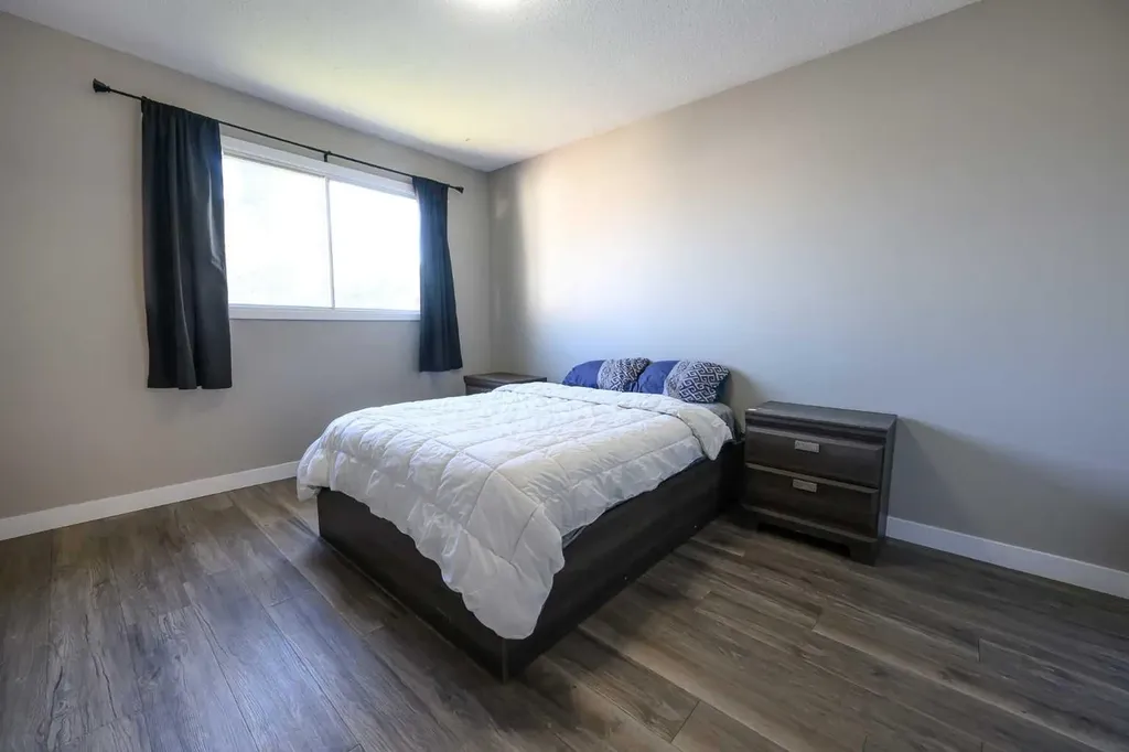 9413 123 Avenue Grande Prairie AB T8V5Y4