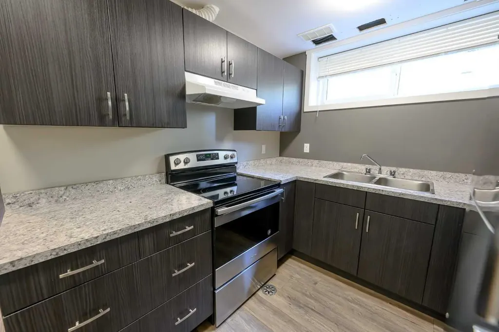 9413 123 Avenue Grande Prairie AB T8V5Y4
