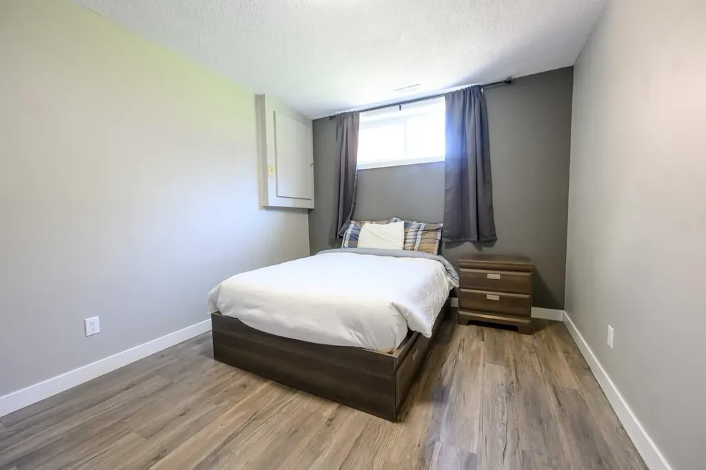 9413 123 Avenue Grande Prairie AB T8V5Y4