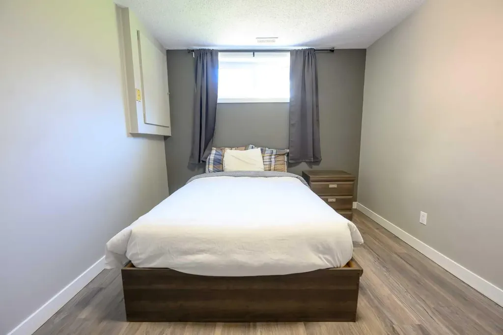 9413 123 Avenue Grande Prairie AB T8V5Y4