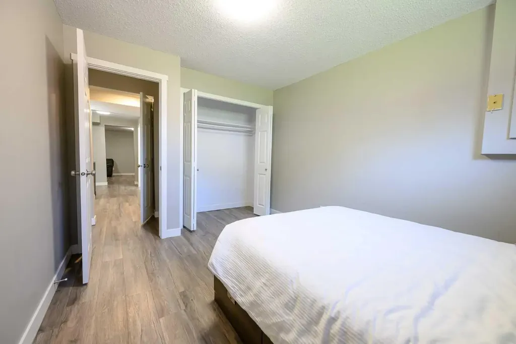 9413 123 Avenue Grande Prairie AB T8V5Y4