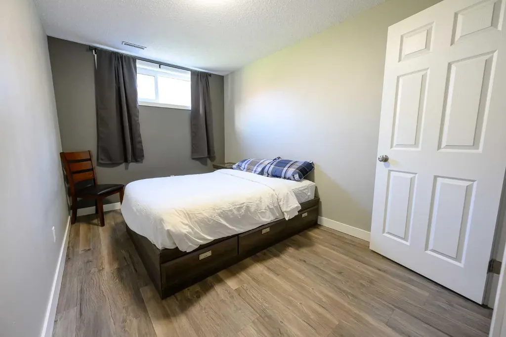 9413 123 Avenue Grande Prairie AB T8V5Y4